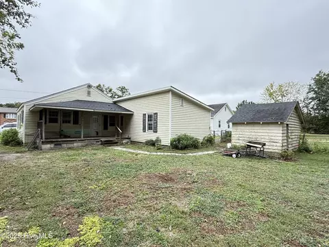 Exterior - 513 Steele St, Mount Olive, NC 28365 photo 1 of 2
