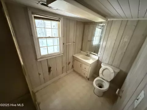 Bath - 513 Steele St, Mount Olive, NC 28365 photo 1 of 8