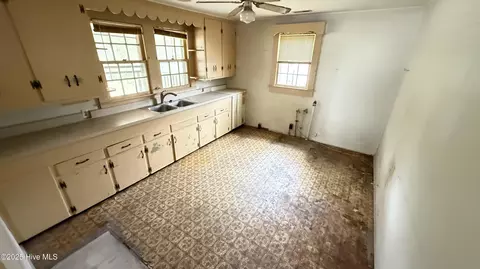 Entry Way - 513 Steele St, Mount Olive, NC 28365 photo 1 of 1
