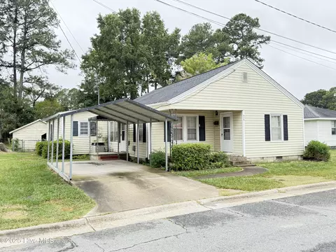 513 Steele St, Mount Olive, NC 28365