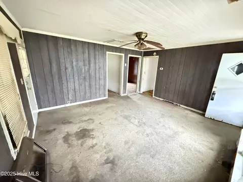 Living - 513 Steele St, Mount Olive, NC 28365 photo 1 of 3