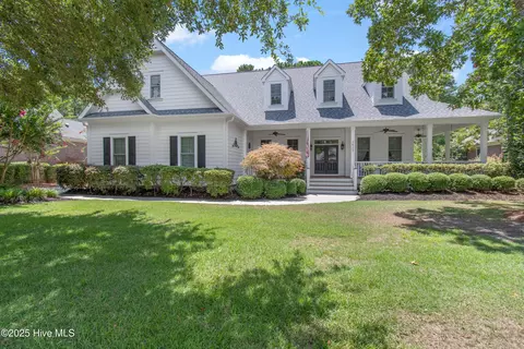 2625 St James Dr SE, Southport, NC 28461