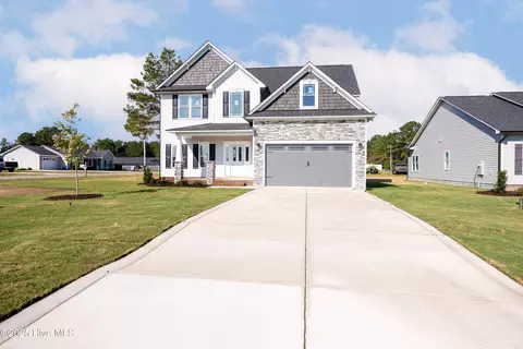 101 Sunny Acres Ln, Clinton, NC 28328