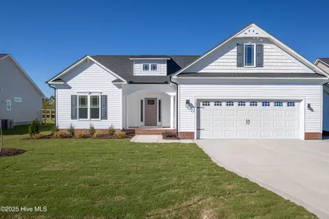 105 Sunny Acres Ln, Clinton, NC 28328