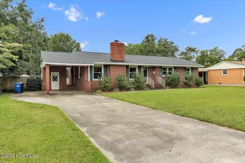 211 Fenton Pl, Jacksonville, NC 28540