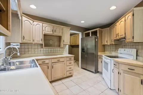 Kitchen - 153 Olde Point Rd, Hampstead, NC 28443 photo 2 of 2