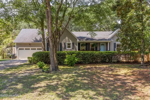 1302 Grove Point Rd, Wilmington, NC 28409