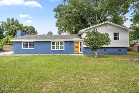214 W Bedford Rd, Wilmington, NC 28411