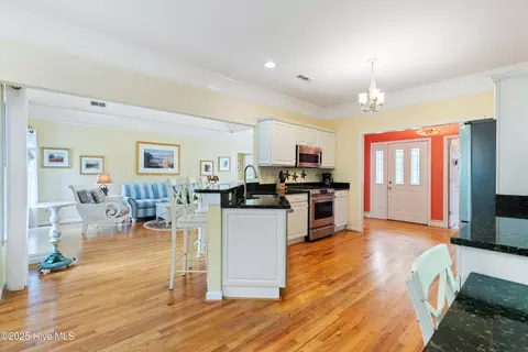Kitchen - 1020 Cordgrass Rd, Hampstead, NC 28443 photo 7 of 7
