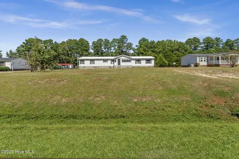 414 Wells Brothers Rd, Rose Hill, NC 28458