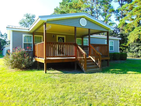 588 Luther Banks Rd, Richlands, NC 28574