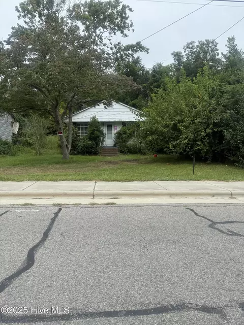 330 S Stephens St, Southern Pines, NC 28387
