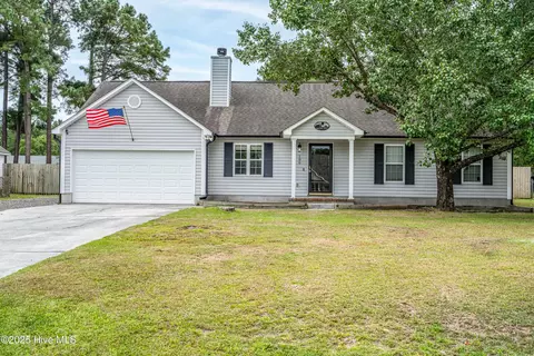 108 Quail Creek Dr, Hubert, NC 28539