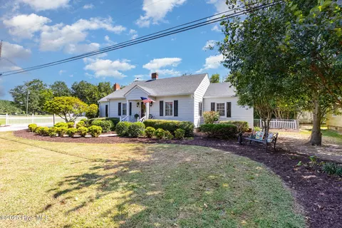 1012 Raleigh Rd, Clinton, NC 28328