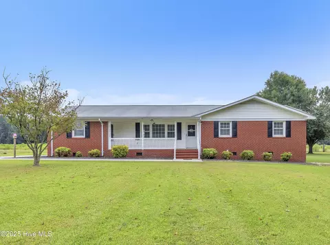 653 Old Chinquapin Rd, Beulaville, NC 28518