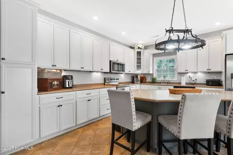 Kitchen - 123 Doe Loop, Hamlet, NC 28345 photo 2 of 5