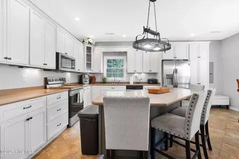 Kitchen - 123 Doe Loop, Hamlet, NC 28345 photo 5 of 5