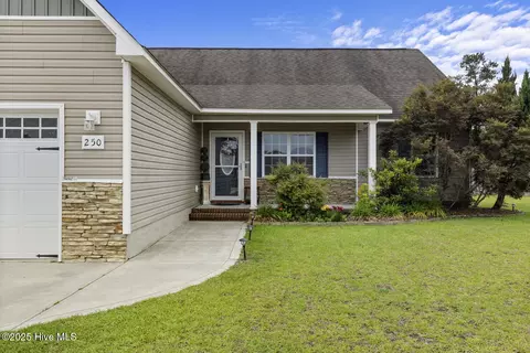 250 Rowland Dr, Richlands, NC 28574