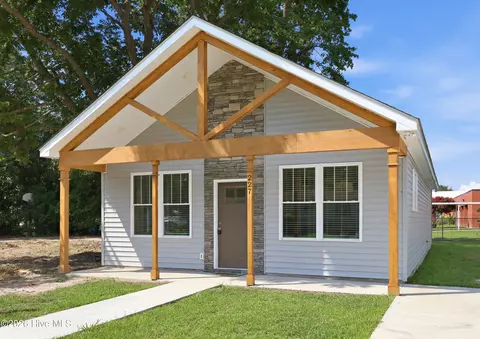227 Hammond St, Winterville, NC 28590