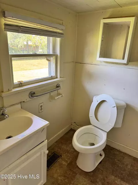 Bath - 4270 High St, Ayden, NC 28513 photo 1 of 1