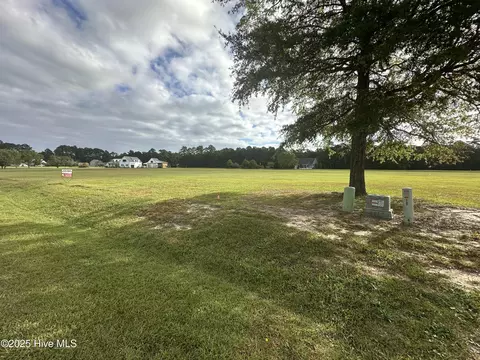210 Long Creek Dr, Havelock, NC 28532