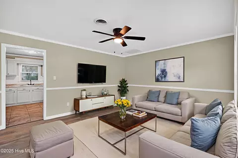 438 Kenwood Dr, Jacksonville, NC 28540