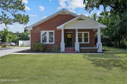 173 S Hardin St, Southern Pines, NC 28387