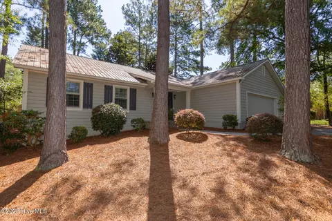 100 Saint Andrews Dr, Pinehurst, NC 28374