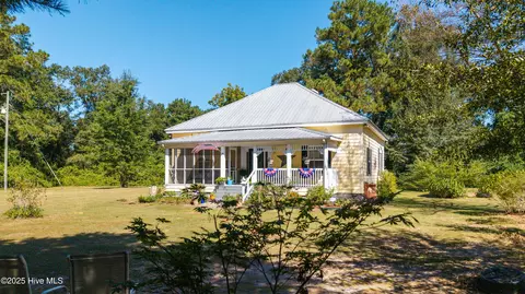 1560 Register Sutton Rd, Rose Hill, NC 28458