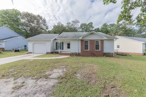 153 Raintree Cir, Jacksonville, NC 28540