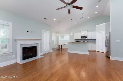 Living - 176 Collins Way, Hampstead, NC 28443 photo 5 of 5