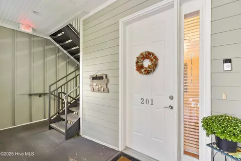 215 Valencia Ct #201, Wilmington, NC 28412