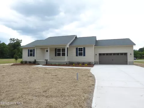 127 E Second St, Teachey, NC 28464