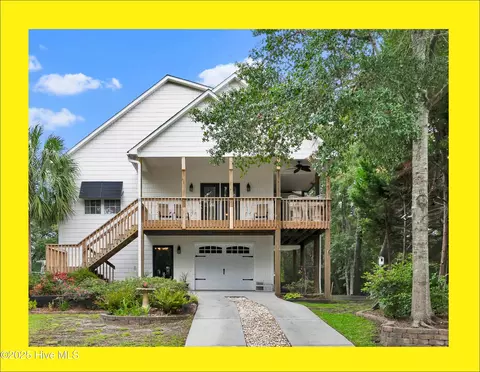 104 SW 30th St, Oak Island, NC 28465