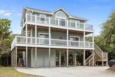 104 Rhett St, Emerald Isle, NC 28594