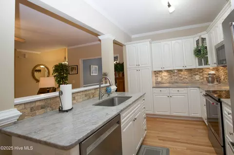 Kitchen - 3 Gingham Pl, Pinehurst, NC 28374 photo 4 of 5