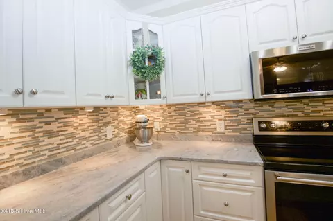 Kitchen - 3 Gingham Pl, Pinehurst, NC 28374 photo 2 of 5