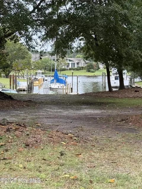 1206 Pelican Dr, New Bern, NC 28560