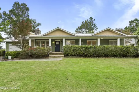 211 Riverside Dr, Sneads Ferry, NC 28460