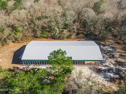 265 Country Club Dr, Wallace, NC 28466