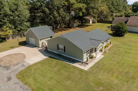 344 Riggs Rd, Hubert, NC 28539