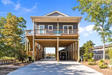7202 E Yacht Dr, Oak Island, NC 28465