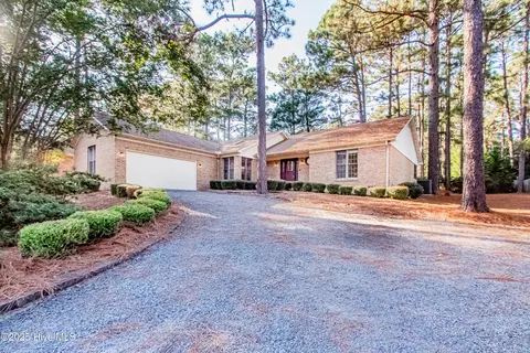965 Monticello Dr, Pinehurst, NC 28374