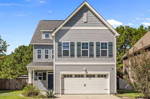 403 Pebble Shore Dr, Sneads Ferry, NC 28460