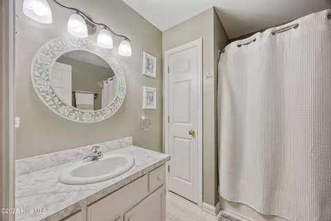 Bath - 132 Edgewater Dr, Shiloh, NC 27974 photo 2 of 5