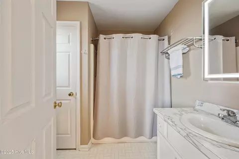 Bath - 132 Edgewater Dr, Shiloh, NC 27974 photo 4 of 5