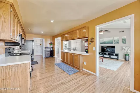 Entry Way - 132 Edgewater Dr, Shiloh, NC 27974 photo 2 of 6