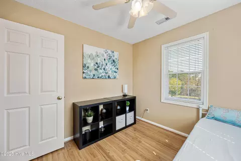 Bedroom - 132 Edgewater Dr, Shiloh, NC 27974 photo 5 of 6