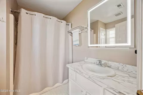 Bath - 132 Edgewater Dr, Shiloh, NC 27974 photo 3 of 5