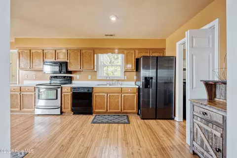 Kitchen - 132 Edgewater Dr, Shiloh, NC 27974 photo 4 of 4